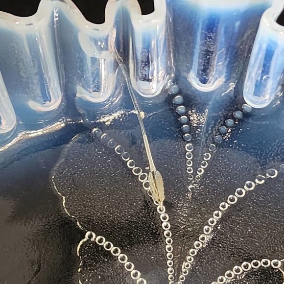 Dugan Winter Cabbage White Opalescent Ruffled Glass 3 Toed Footed Console Bowl - Picture 3 of 12